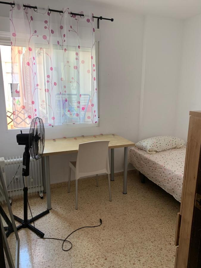 Habitacion Con Cama Individual, Piso Compartido En Avenida Blasco Ibanez فالنسيا المظهر الخارجي الصورة