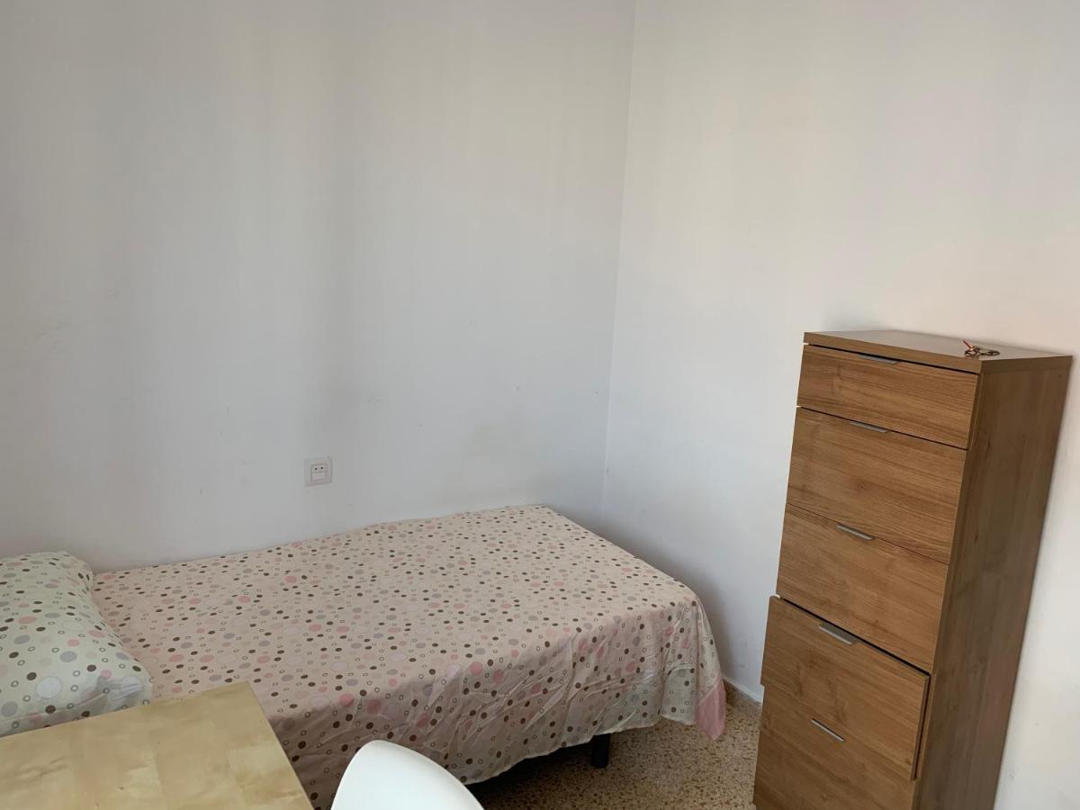 Habitacion Con Cama Individual, Piso Compartido En Avenida Blasco Ibanez فالنسيا المظهر الخارجي الصورة