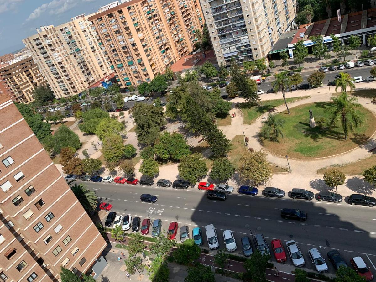 Habitacion Con Cama Individual, Piso Compartido En Avenida Blasco Ibanez فالنسيا المظهر الخارجي الصورة