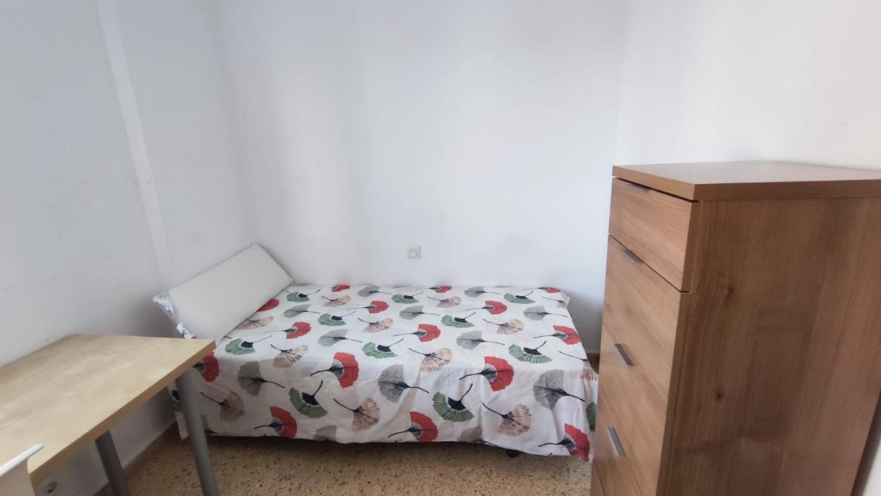 Habitacion Con Cama Individual, Piso Compartido En Avenida Blasco Ibanez فالنسيا المظهر الخارجي الصورة