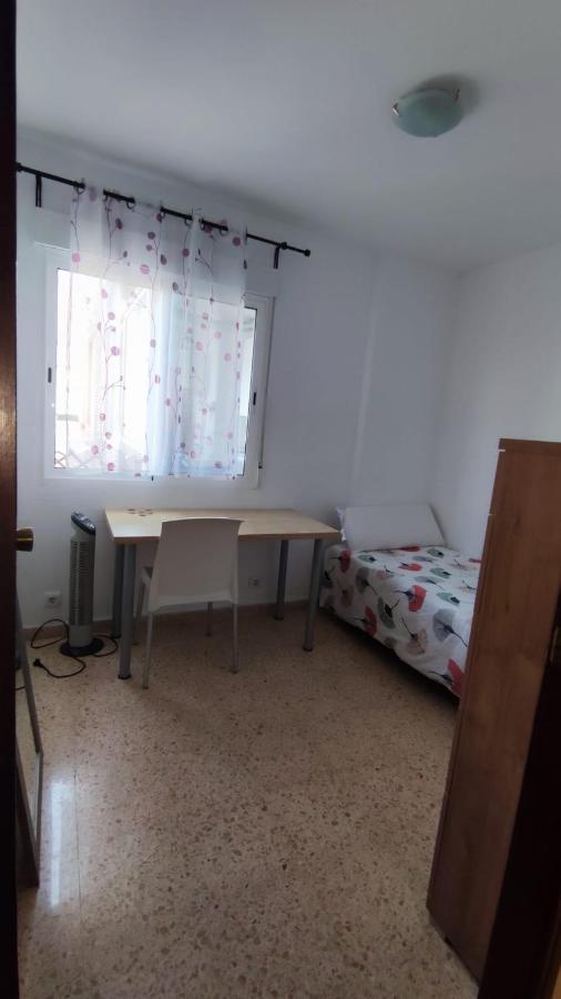 Habitacion Con Cama Individual, Piso Compartido En Avenida Blasco Ibanez فالنسيا المظهر الخارجي الصورة